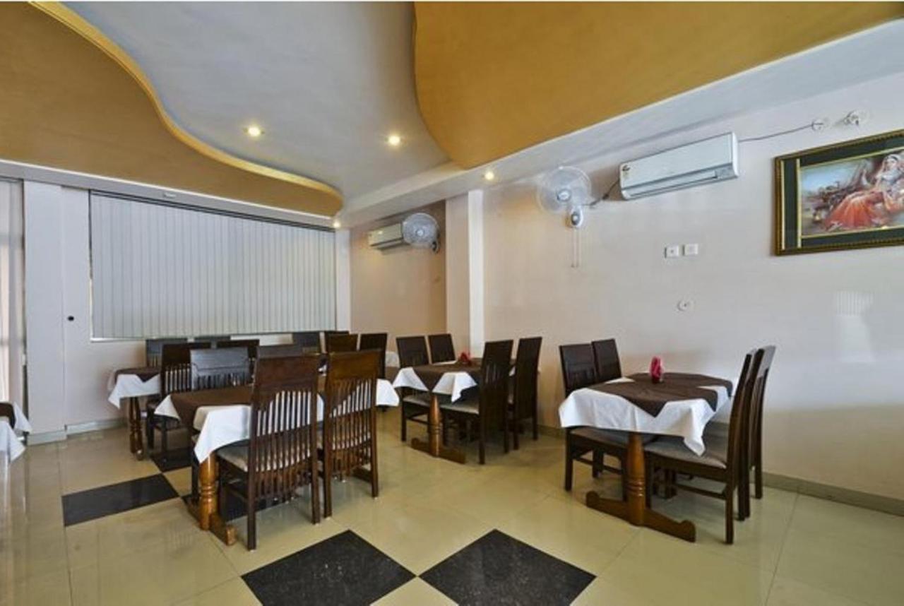 Paramount Hotell Jaipur Exteriör bild