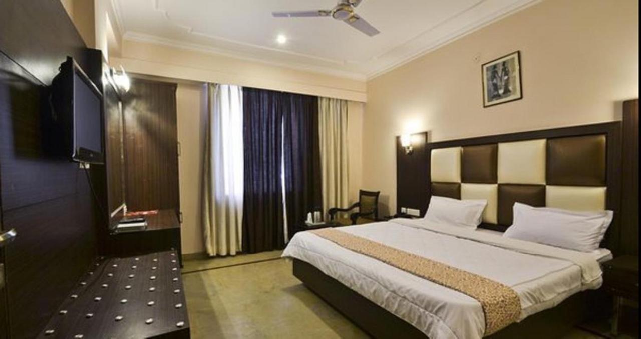 Paramount Hotell Jaipur Exteriör bild