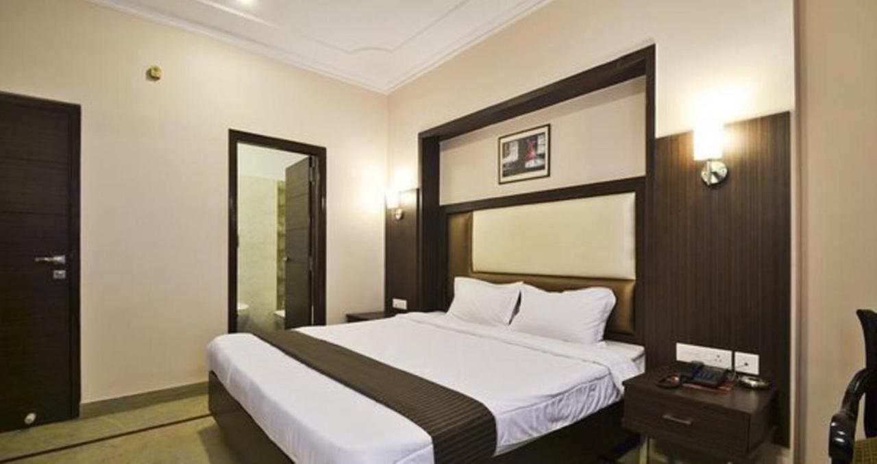 Paramount Hotell Jaipur Exteriör bild