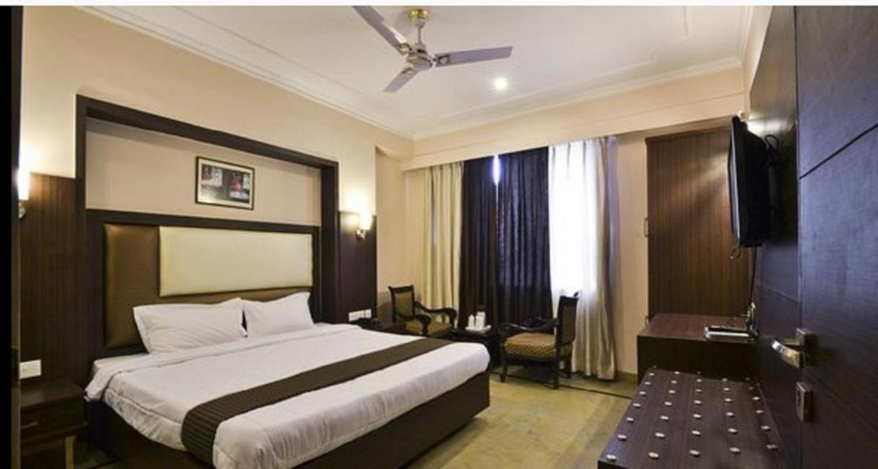 Paramount Hotell Jaipur Exteriör bild